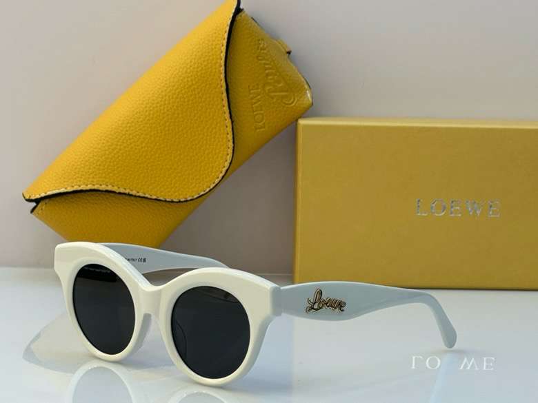 Picture of Loewe Sunglasses _SKUfw55590490fw